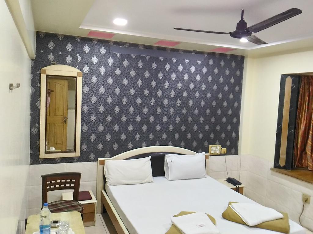 Hotel Palms Navi Mumbai Exterior photo