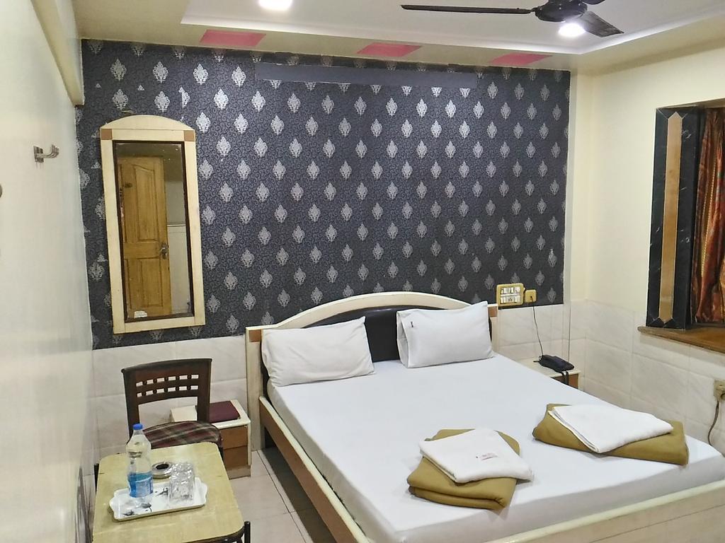 Hotel Palms Navi Mumbai Exterior photo