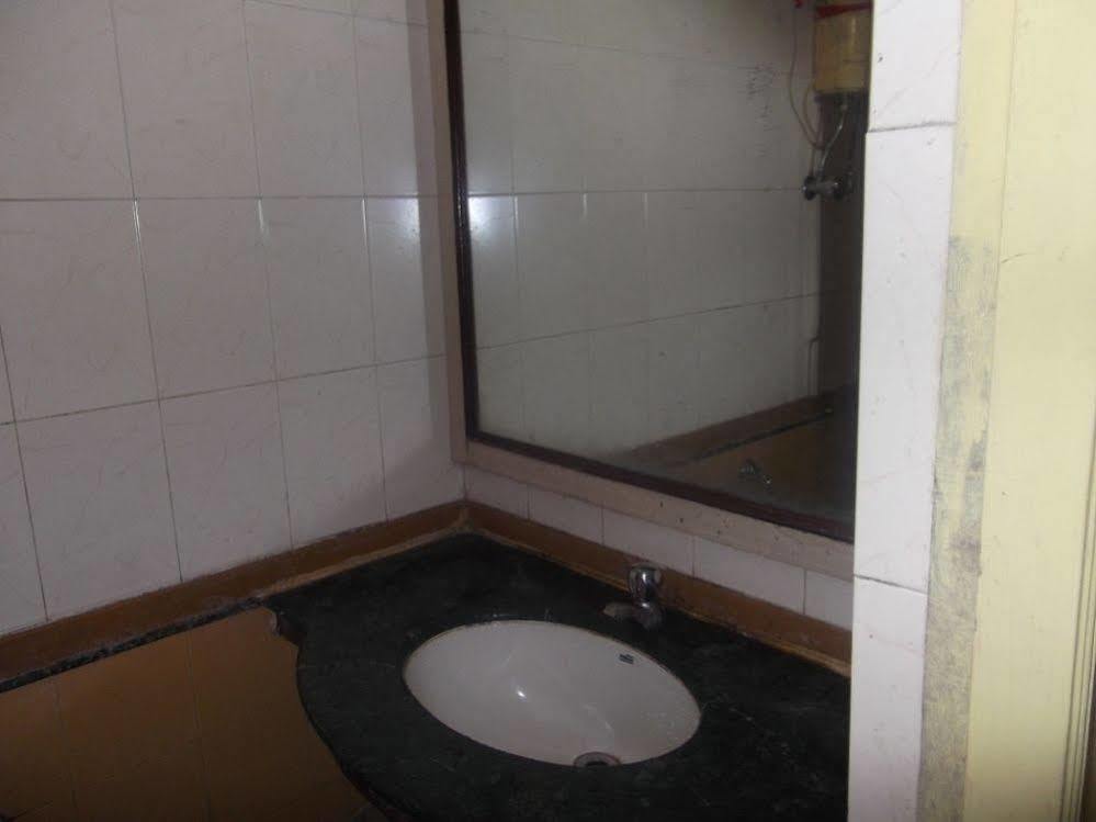 Hotel Palms Navi Mumbai Exterior photo